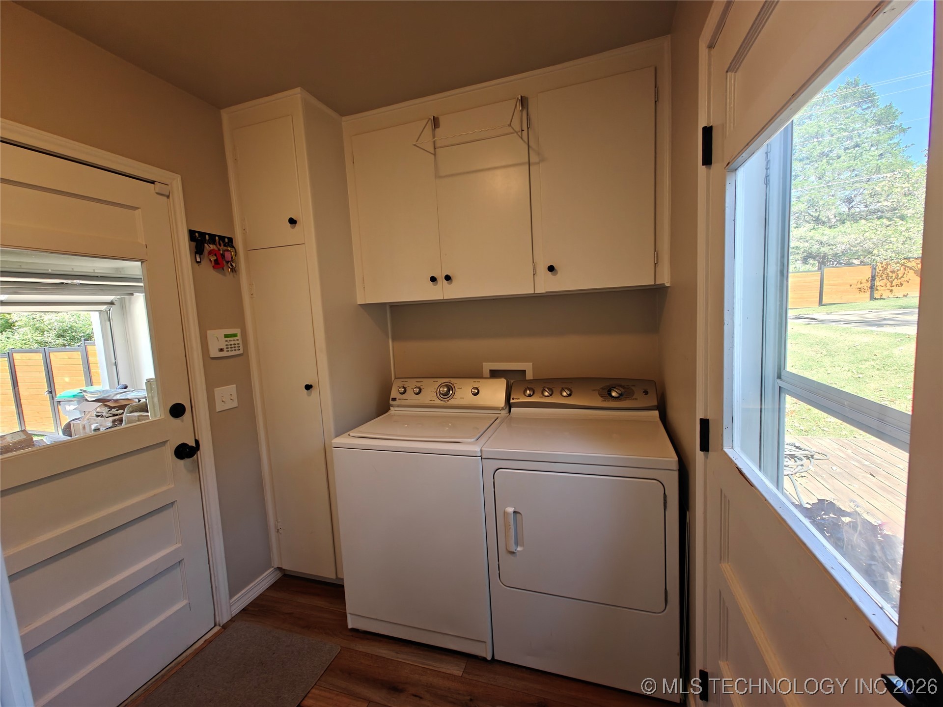 501 E Seneca Street Property Photo 18