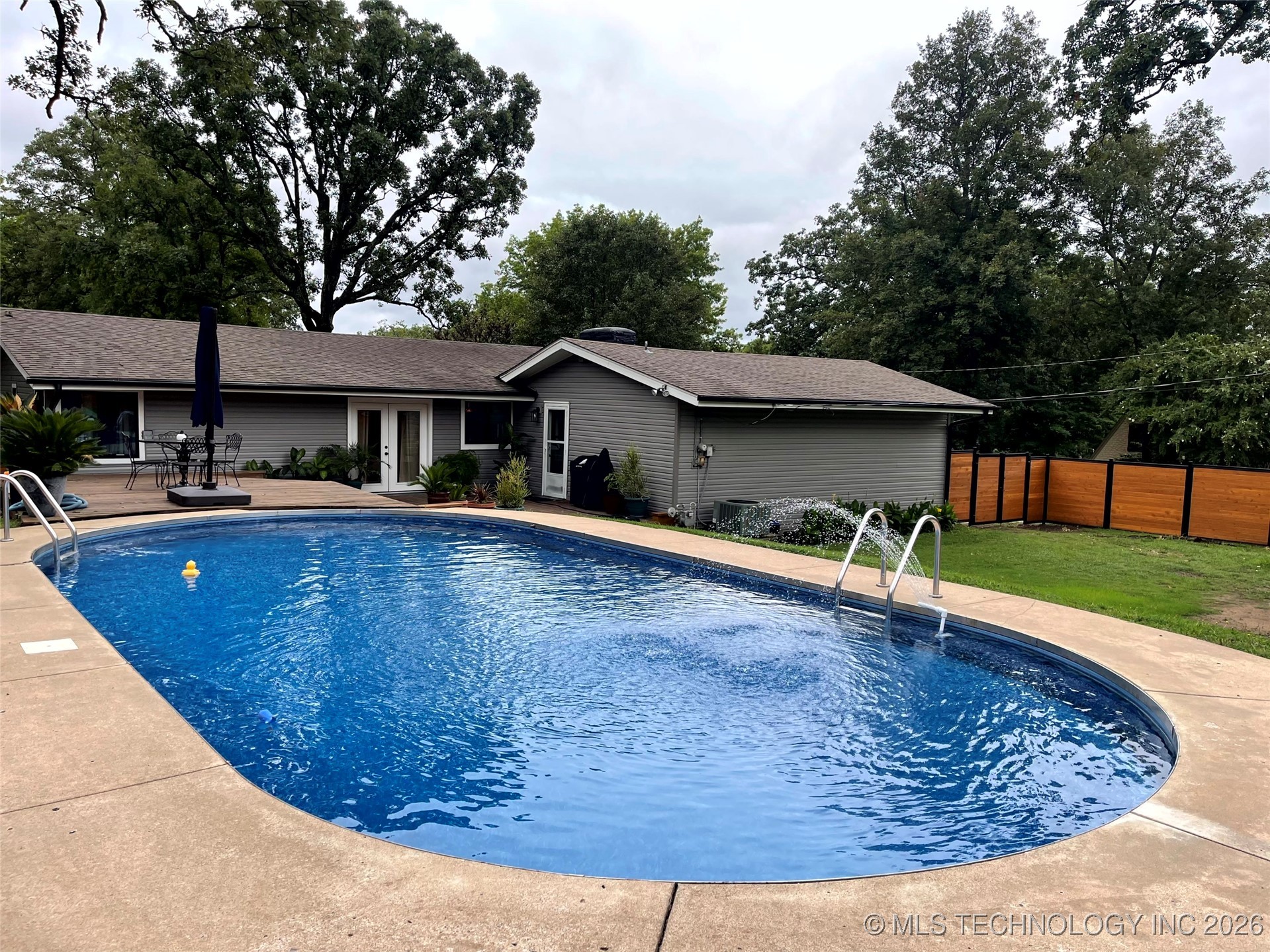 501 E Seneca Street Property Photo 20