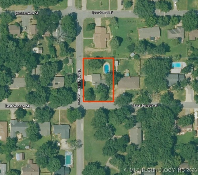 501 E Seneca Street Property Photo 23