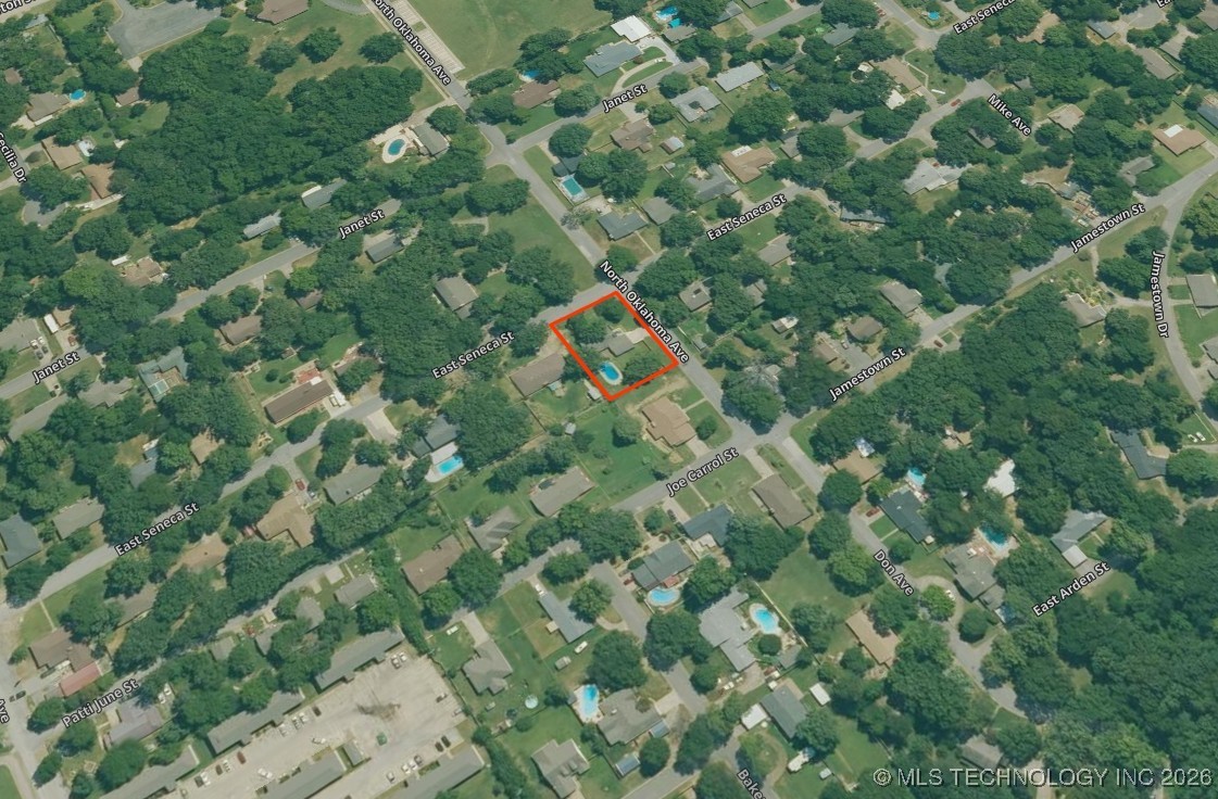 501 E Seneca Street Property Photo 24