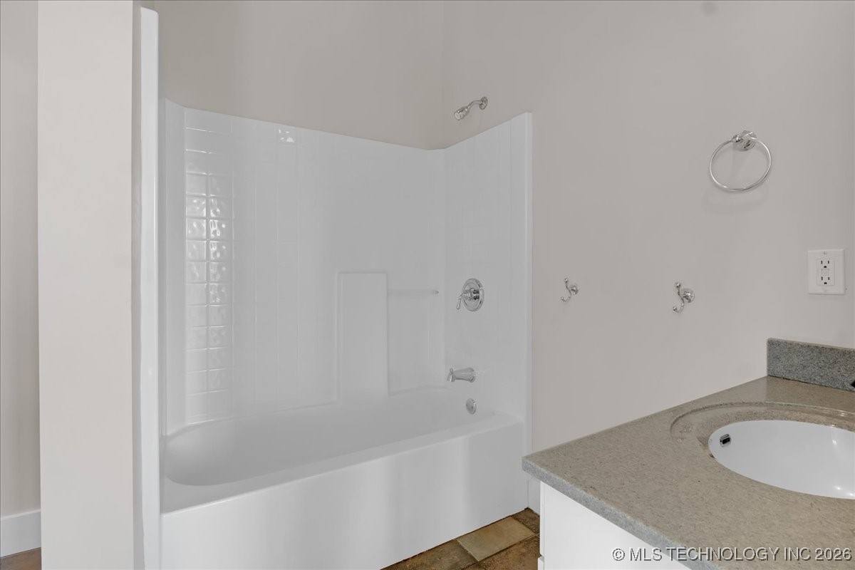 546 S Marion Avenue Property Photo 32