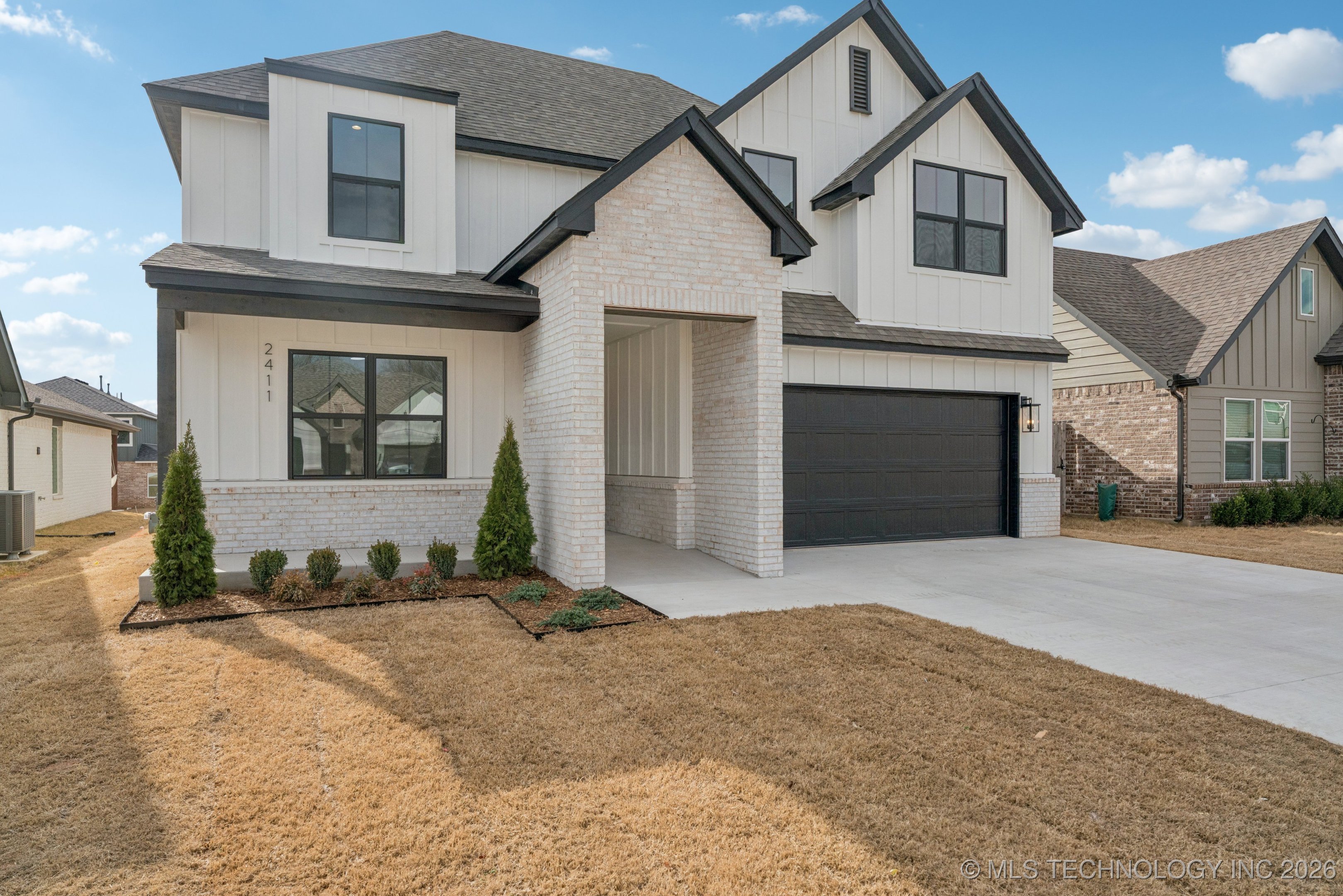 2411 W Birmingham Place Property Photo 2