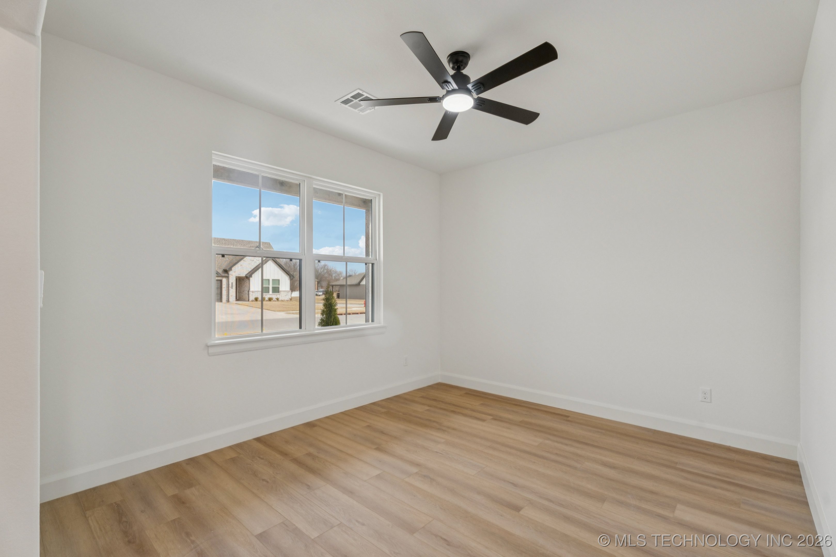 2411 W Birmingham Place Property Photo 4