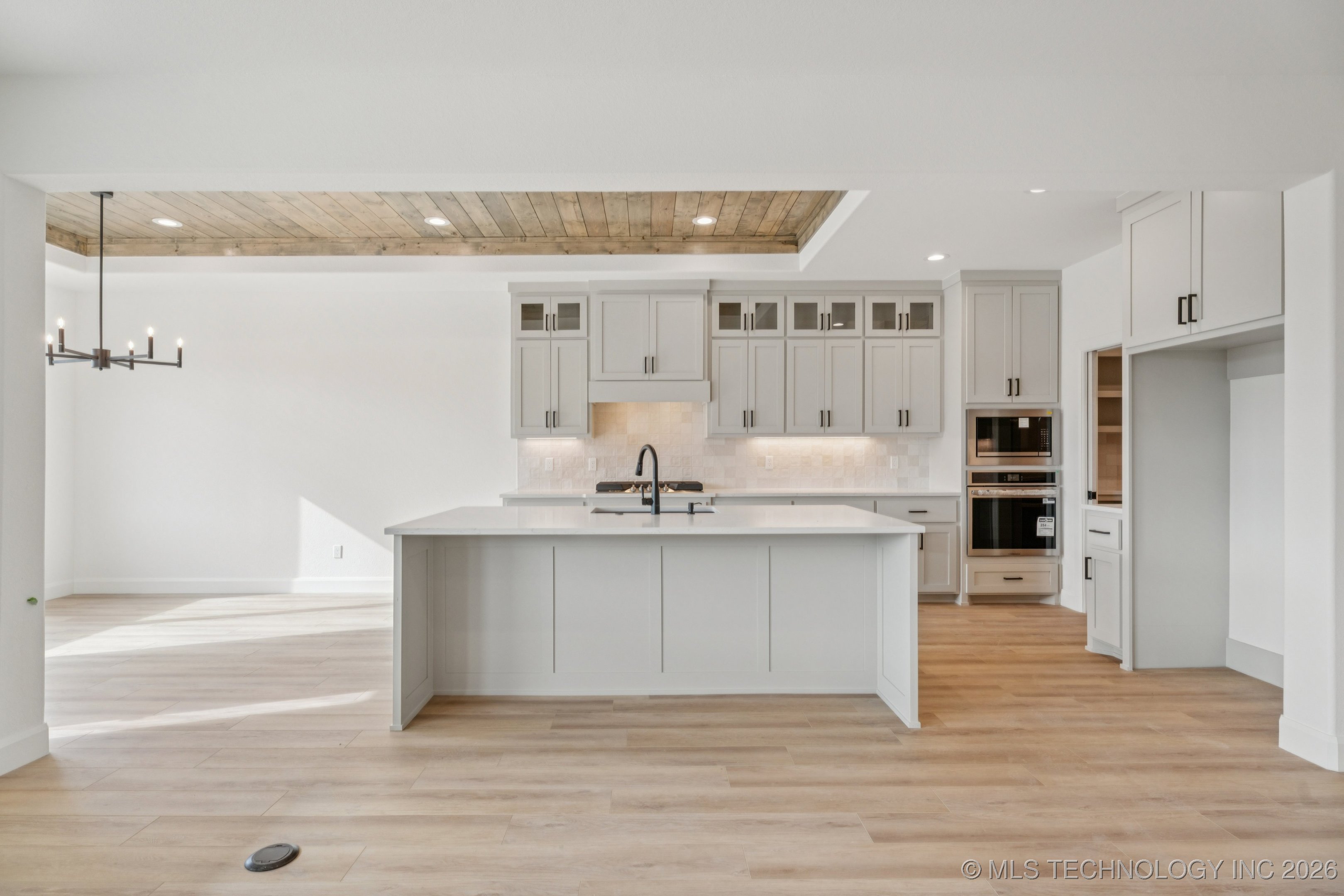 2411 W Birmingham Place Property Photo 8