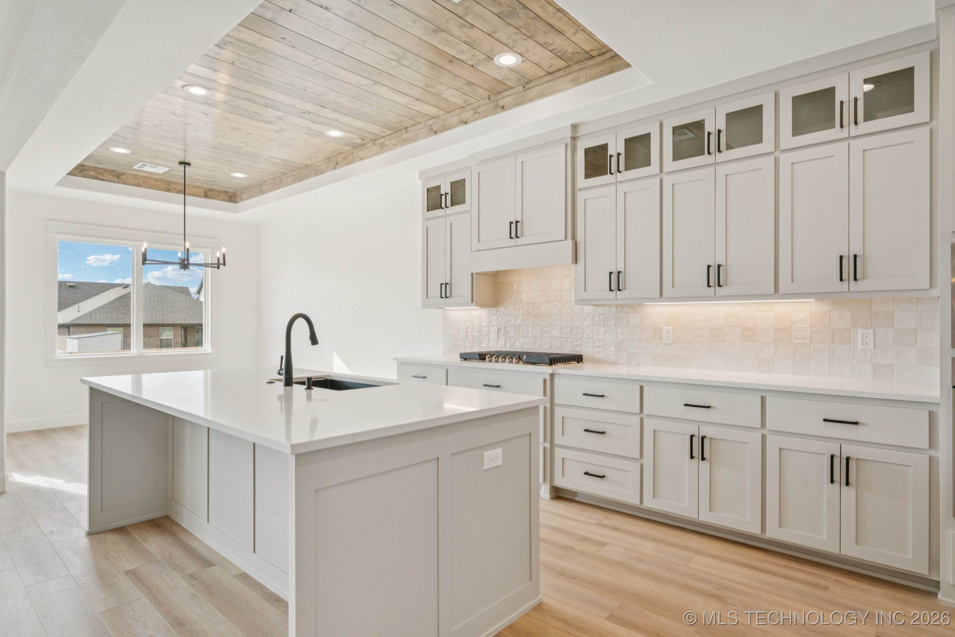 2411 W Birmingham Place Property Photo 9