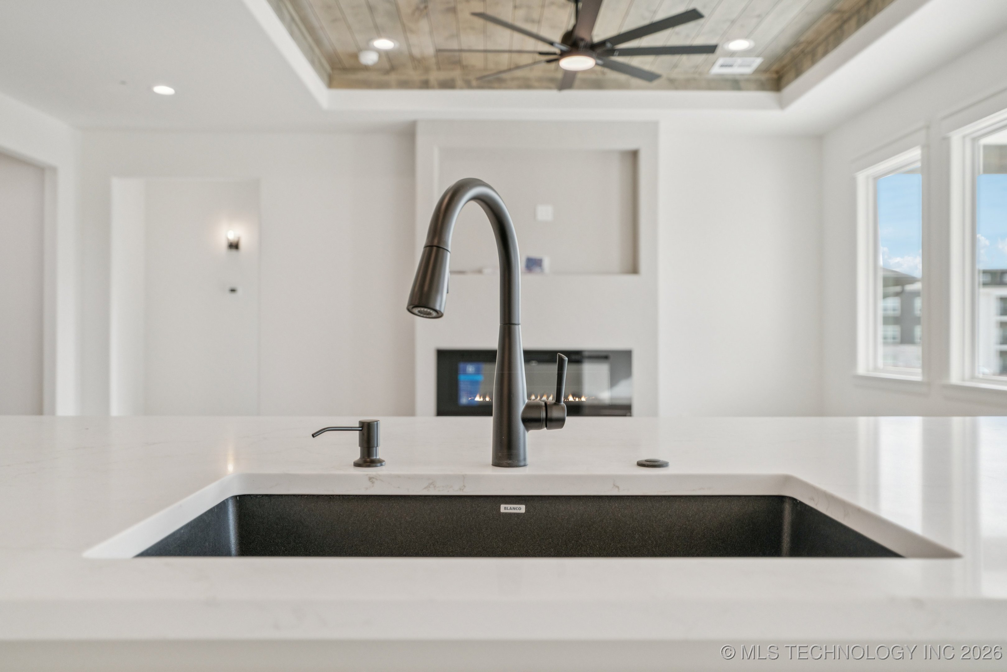 2411 W Birmingham Place Property Photo 11