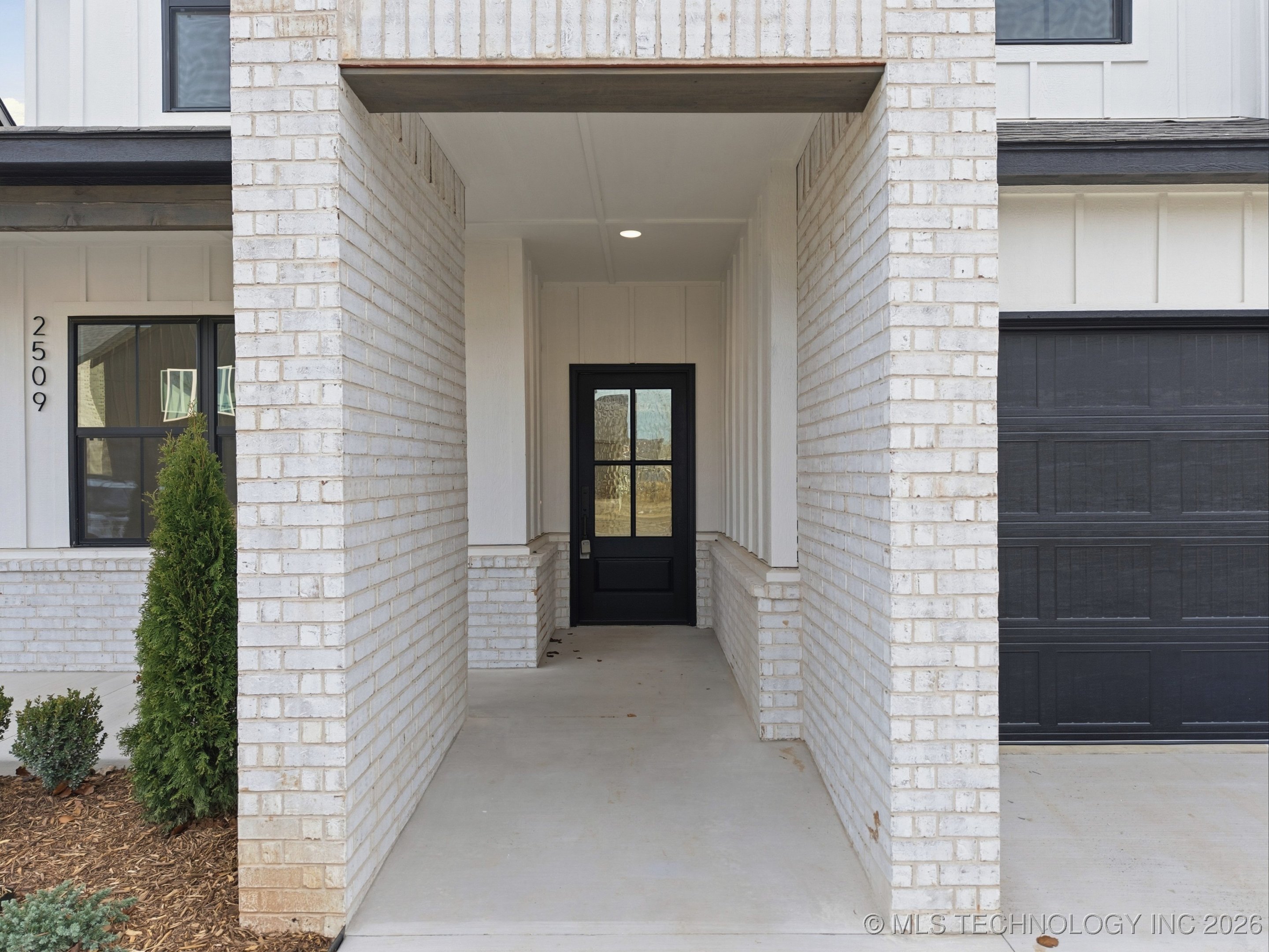 2509 W Charleston Street Property Photo 5