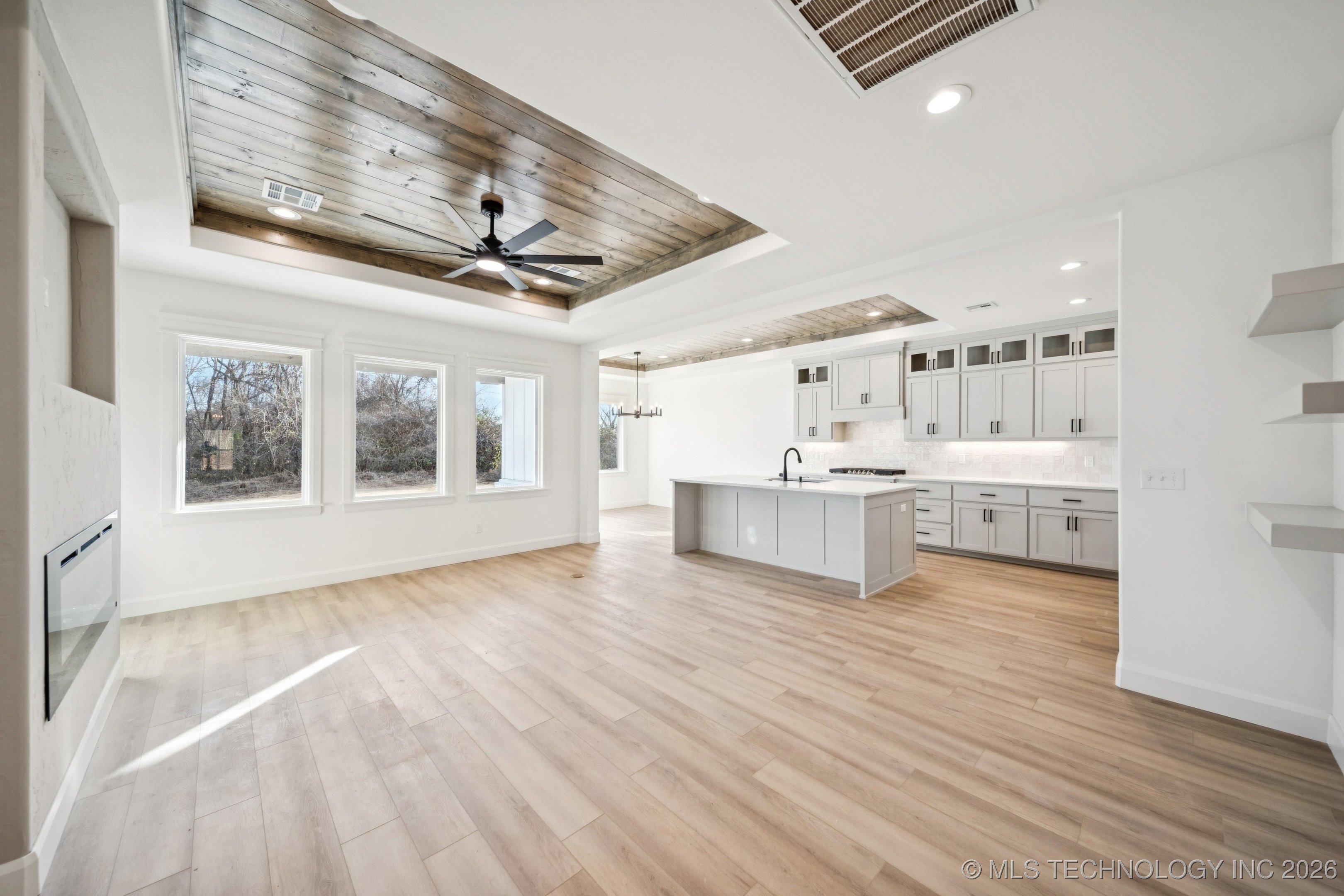 2509 W Charleston Street Property Photo 9