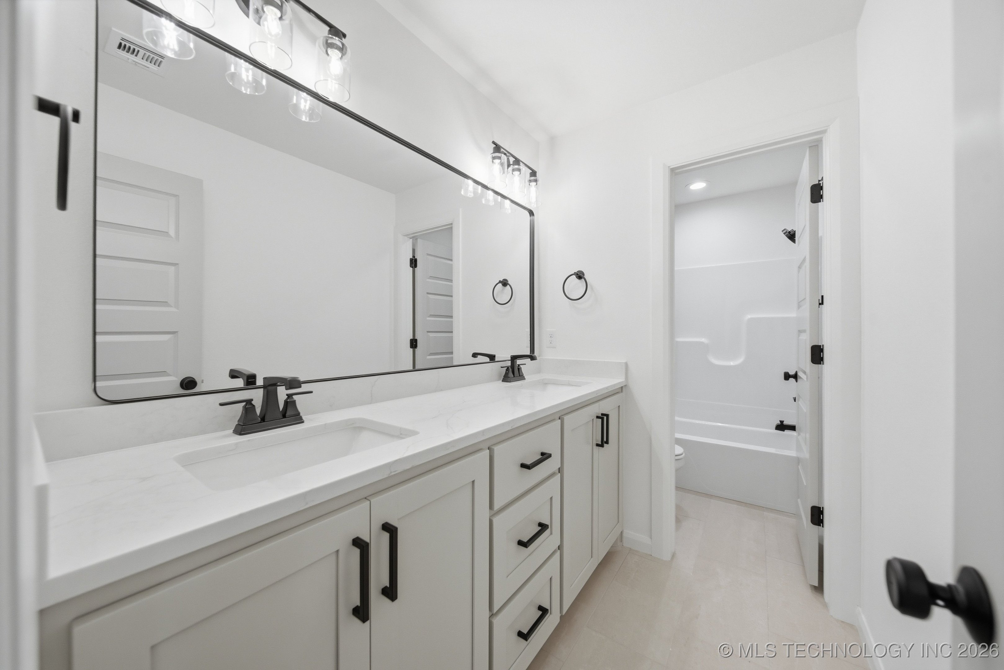 2509 W Charleston Street Property Photo 32