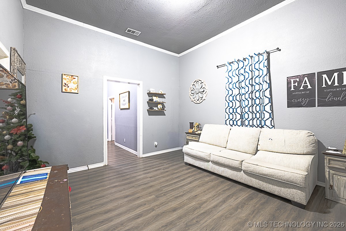 600 W 16th Property Photo 3