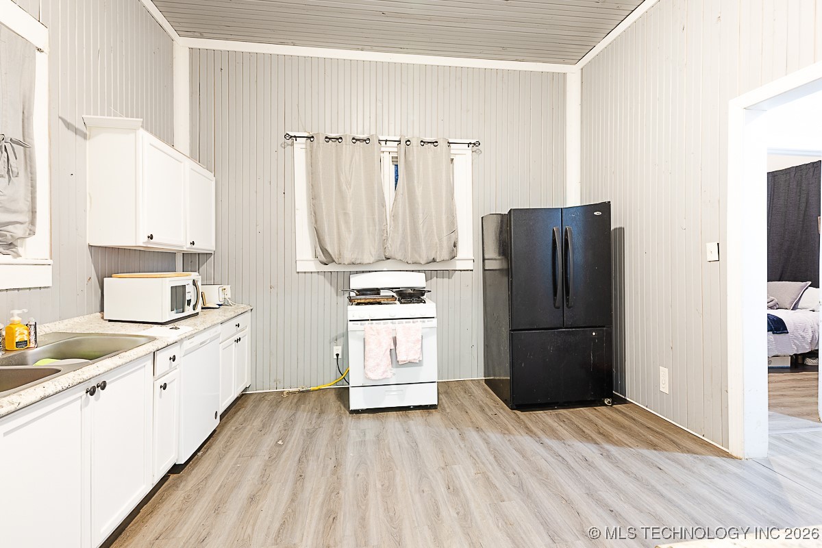 600 W 16th Property Photo 7