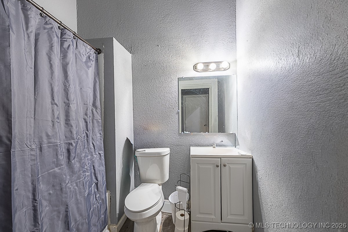 600 W 16th Property Photo 8