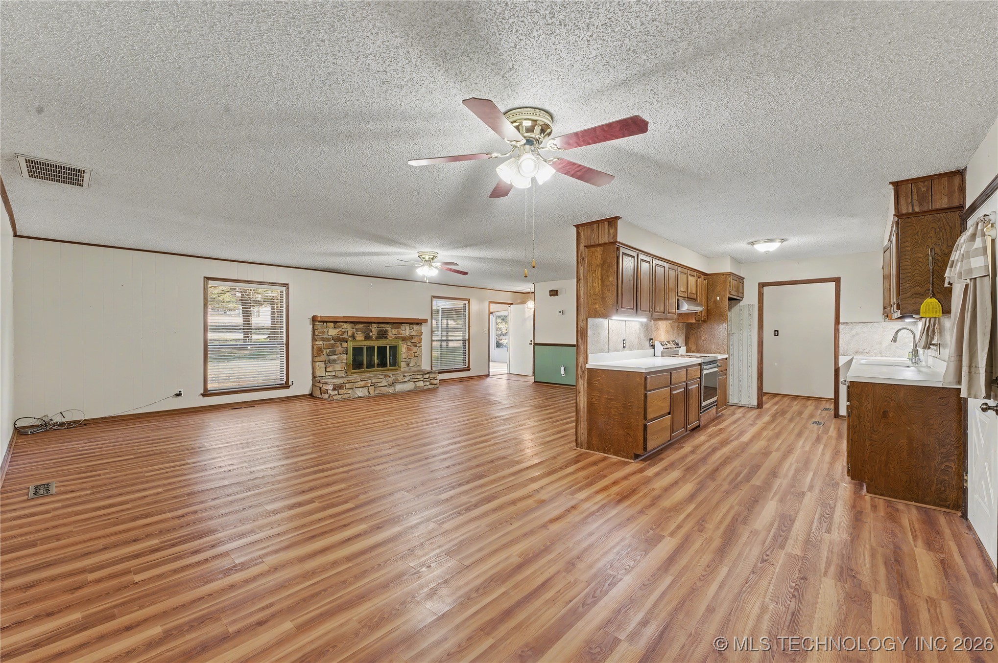 1454 N 337th West Avenue Property Photo 8