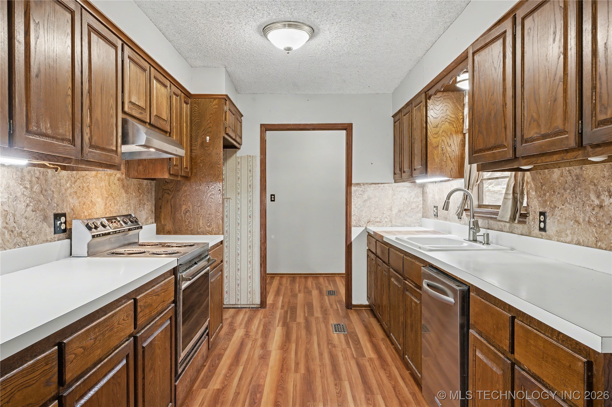 1454 N 337th West Avenue Property Photo 13