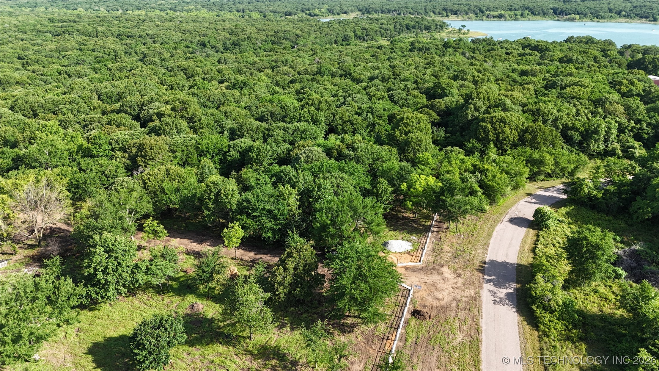 11690 Lovers Lane Property Photo 6