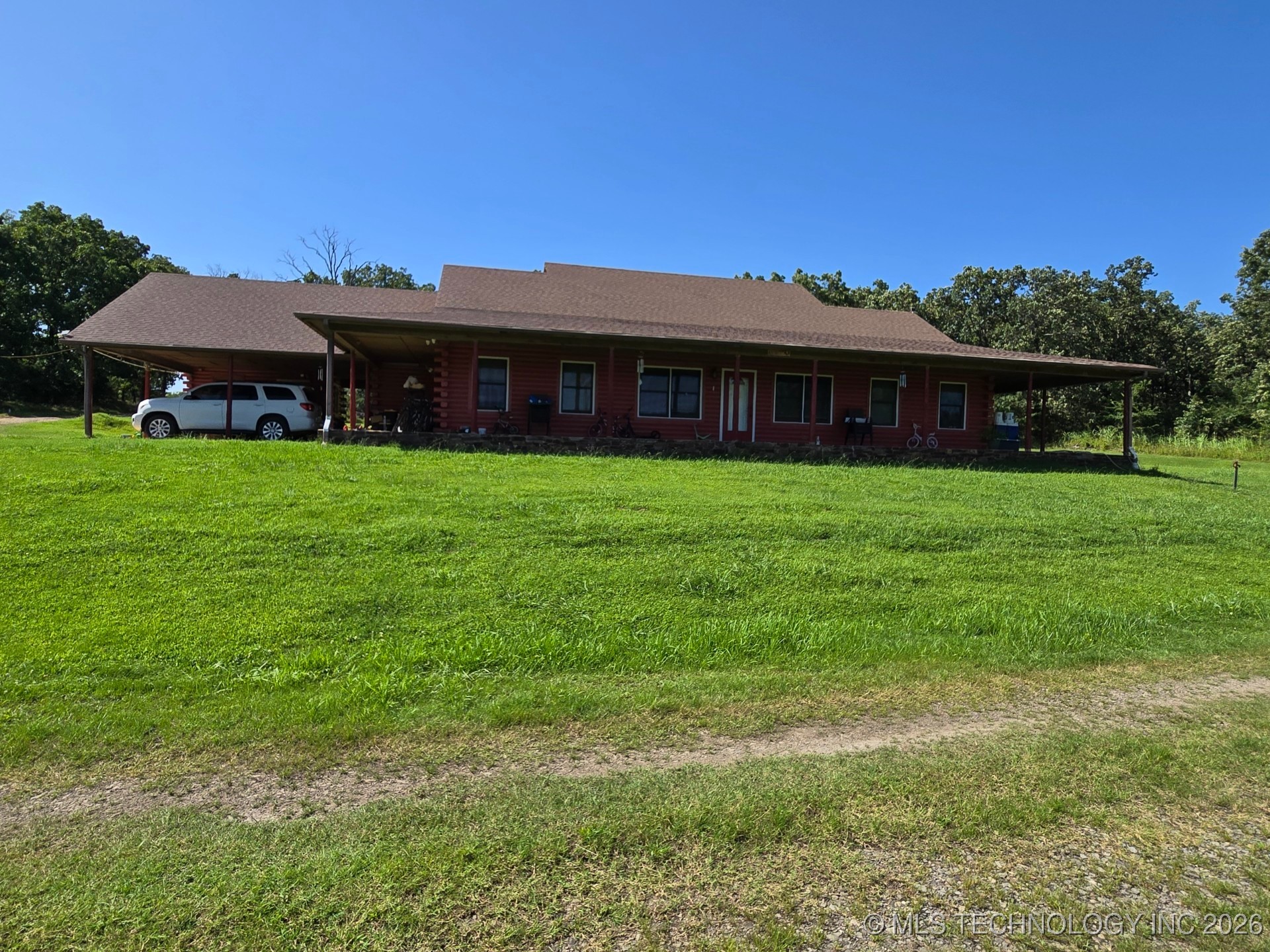 463388 E 1093 Road W Property Photo 2