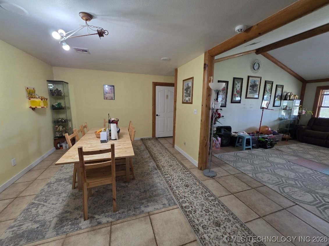 463388 E 1093 Road W Property Photo 5