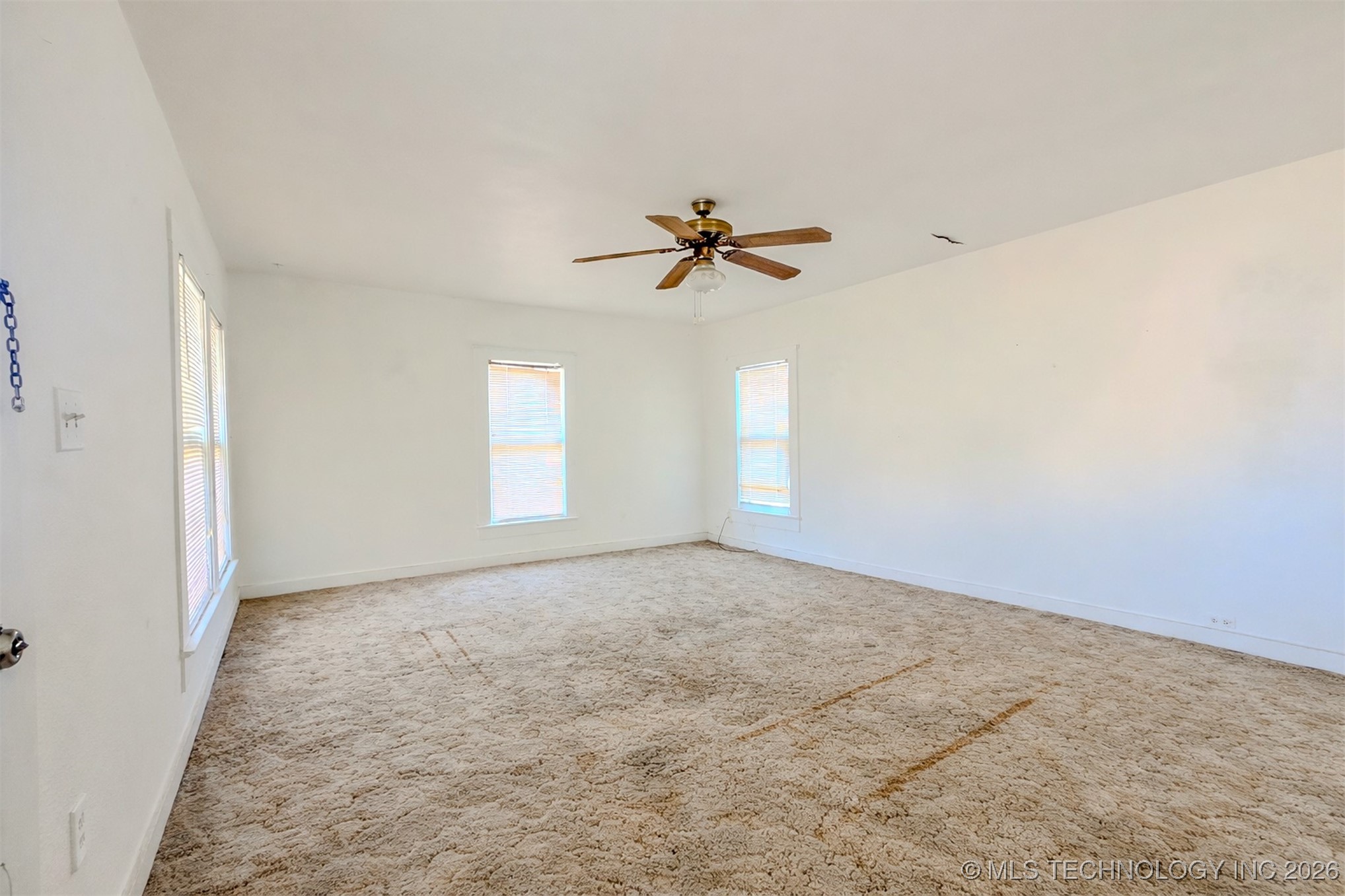 402 E Main Street Property Photo 6