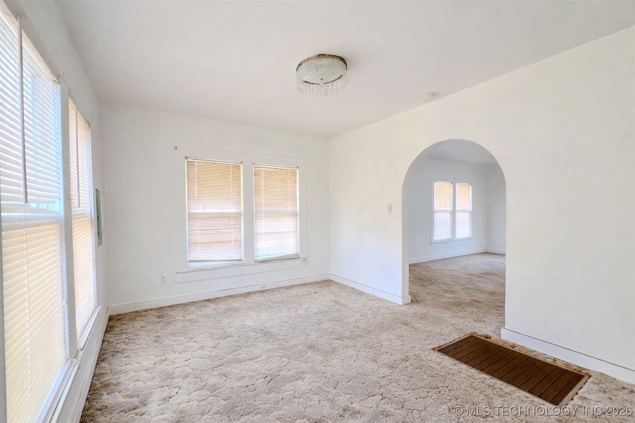 402 E Main Street Property Photo 8