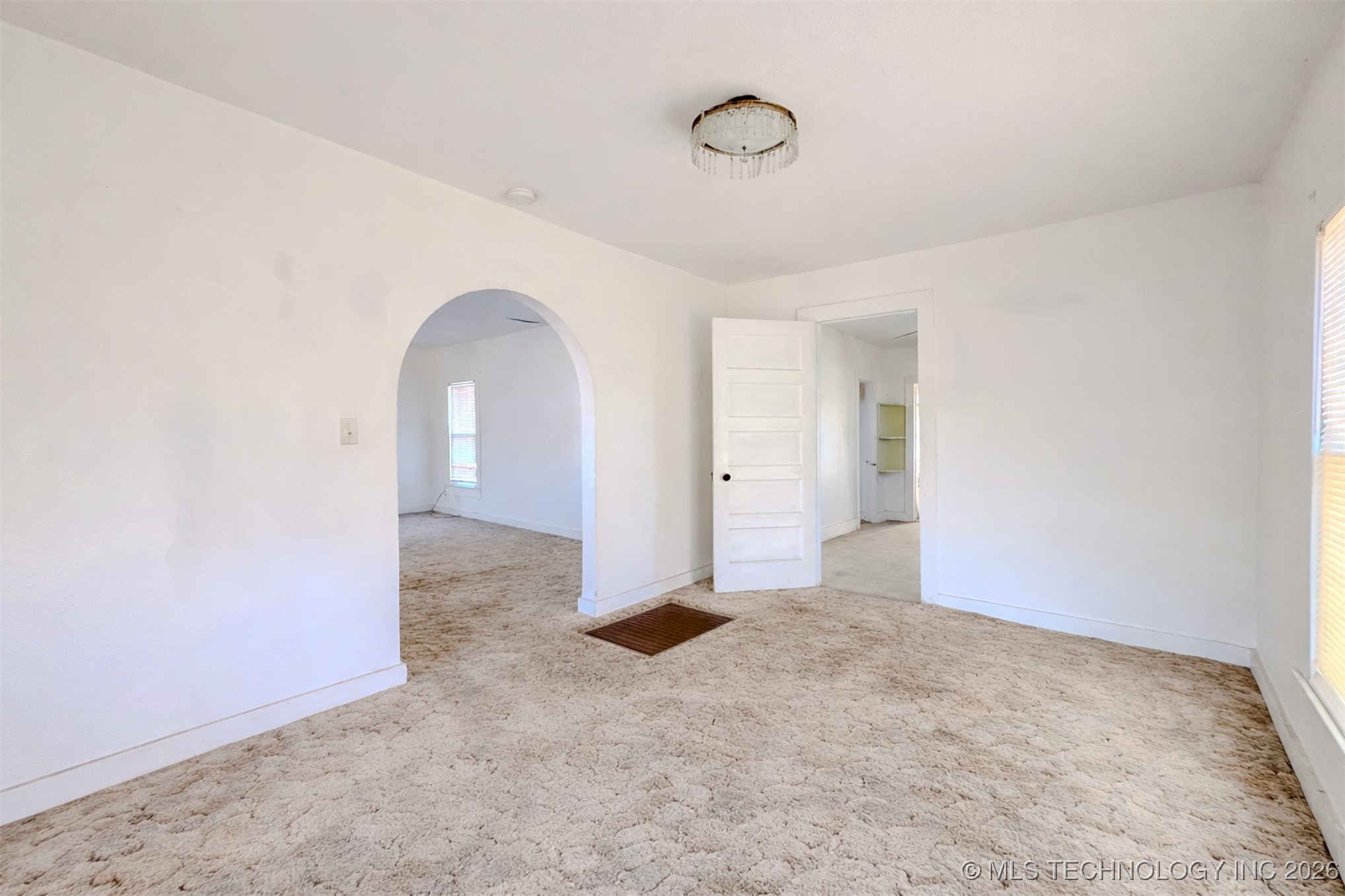 402 E Main Street Property Photo 9