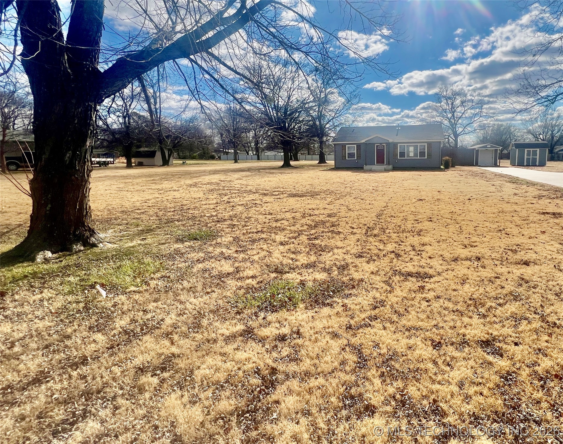 409 W Washington Street Property Photo 3