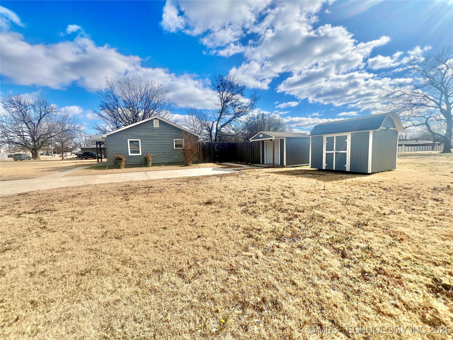 409 W Washington Street Property Photo 4