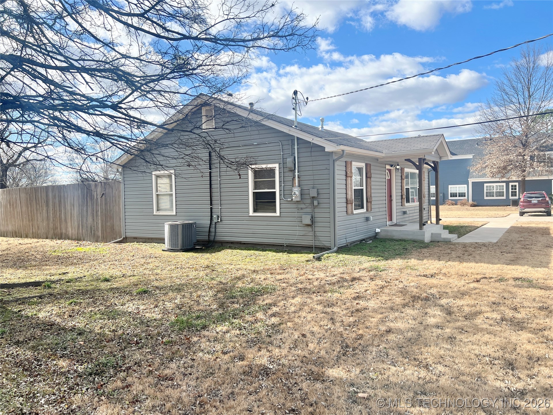 409 W Washington Street Property Photo 6