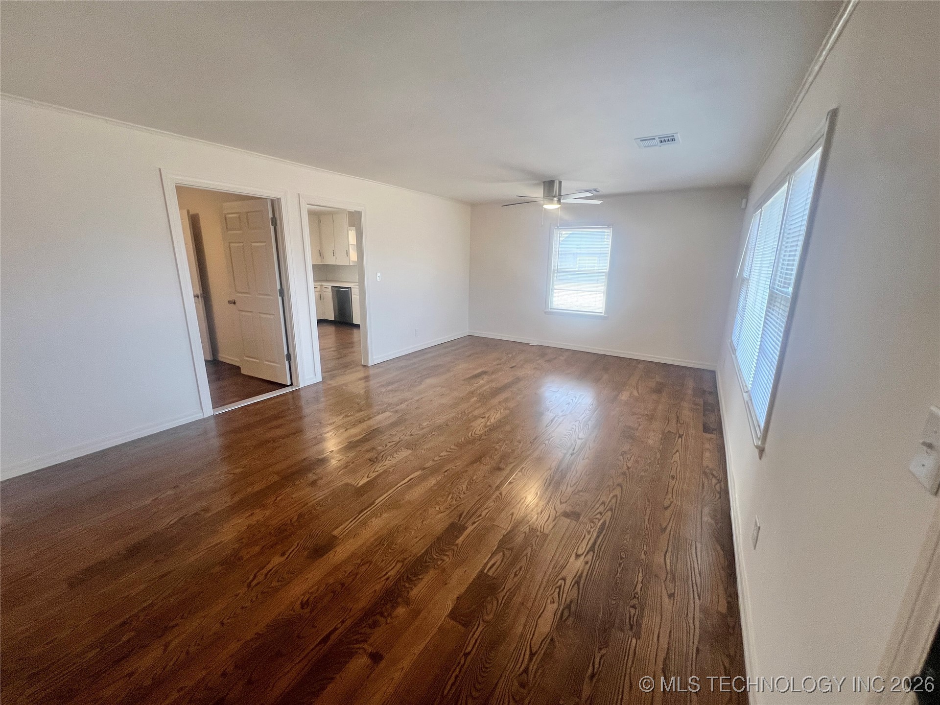 409 W Washington Street Property Photo 7