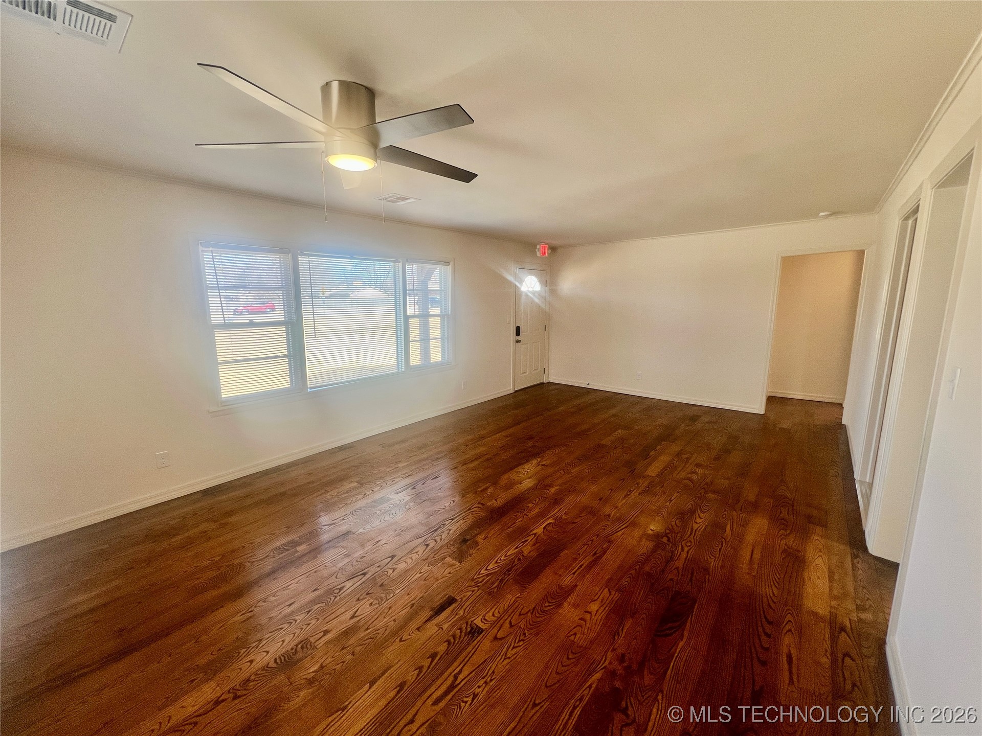 409 W Washington Street Property Photo 8