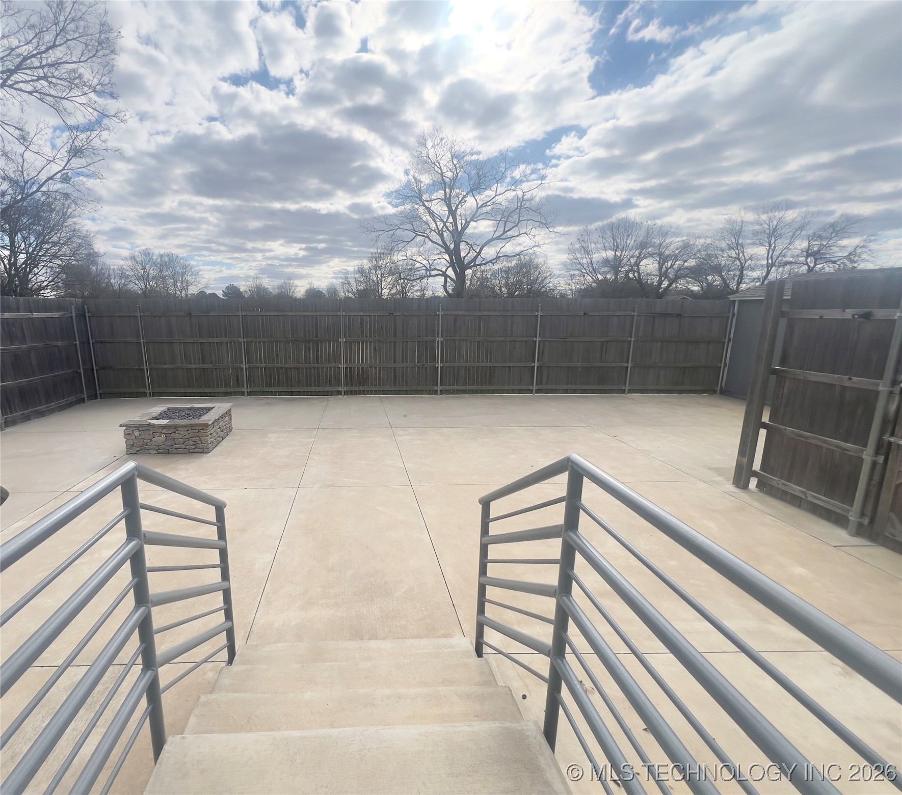 409 W Washington Street Property Photo 23