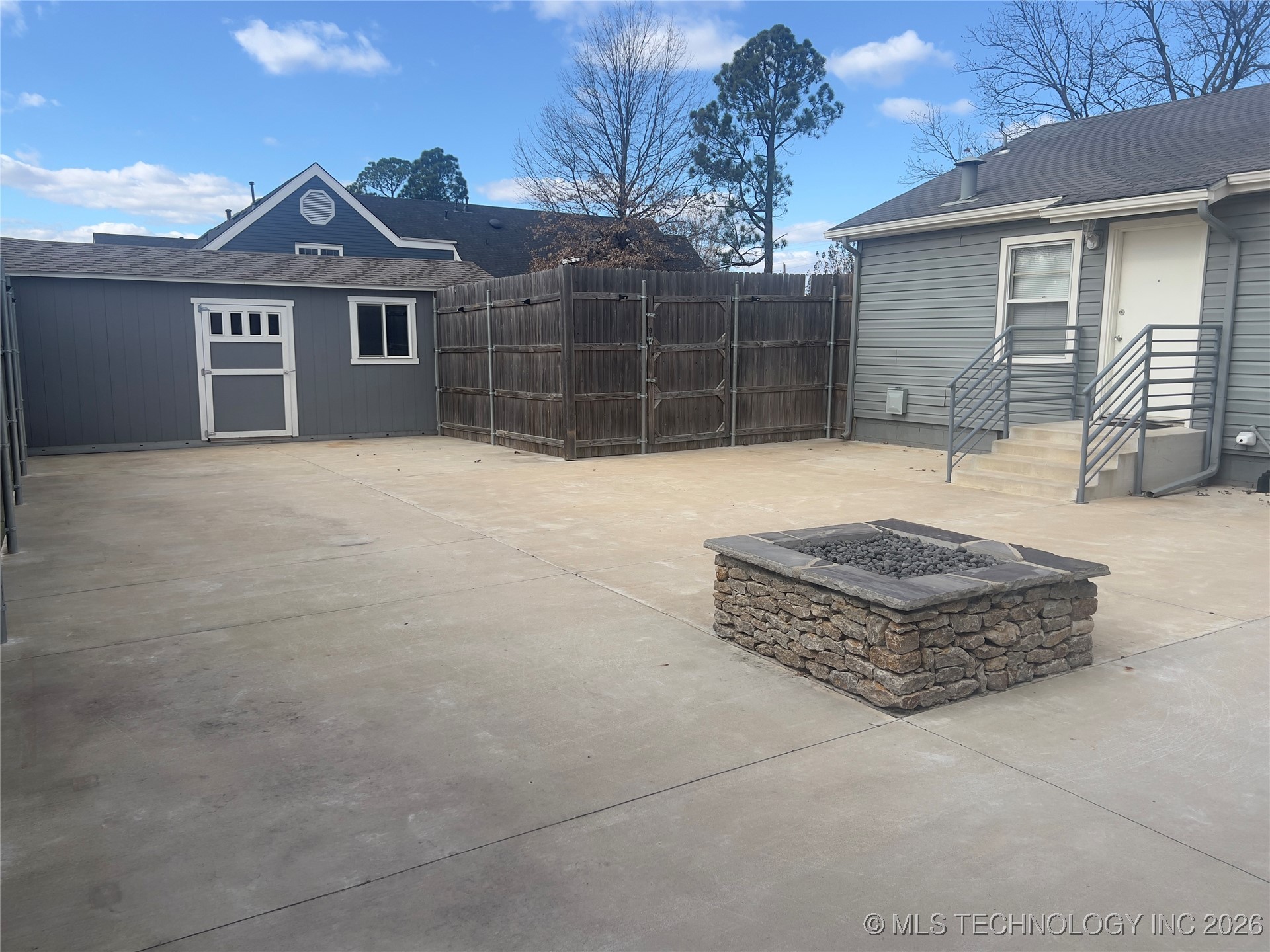 409 W Washington Street Property Photo 24