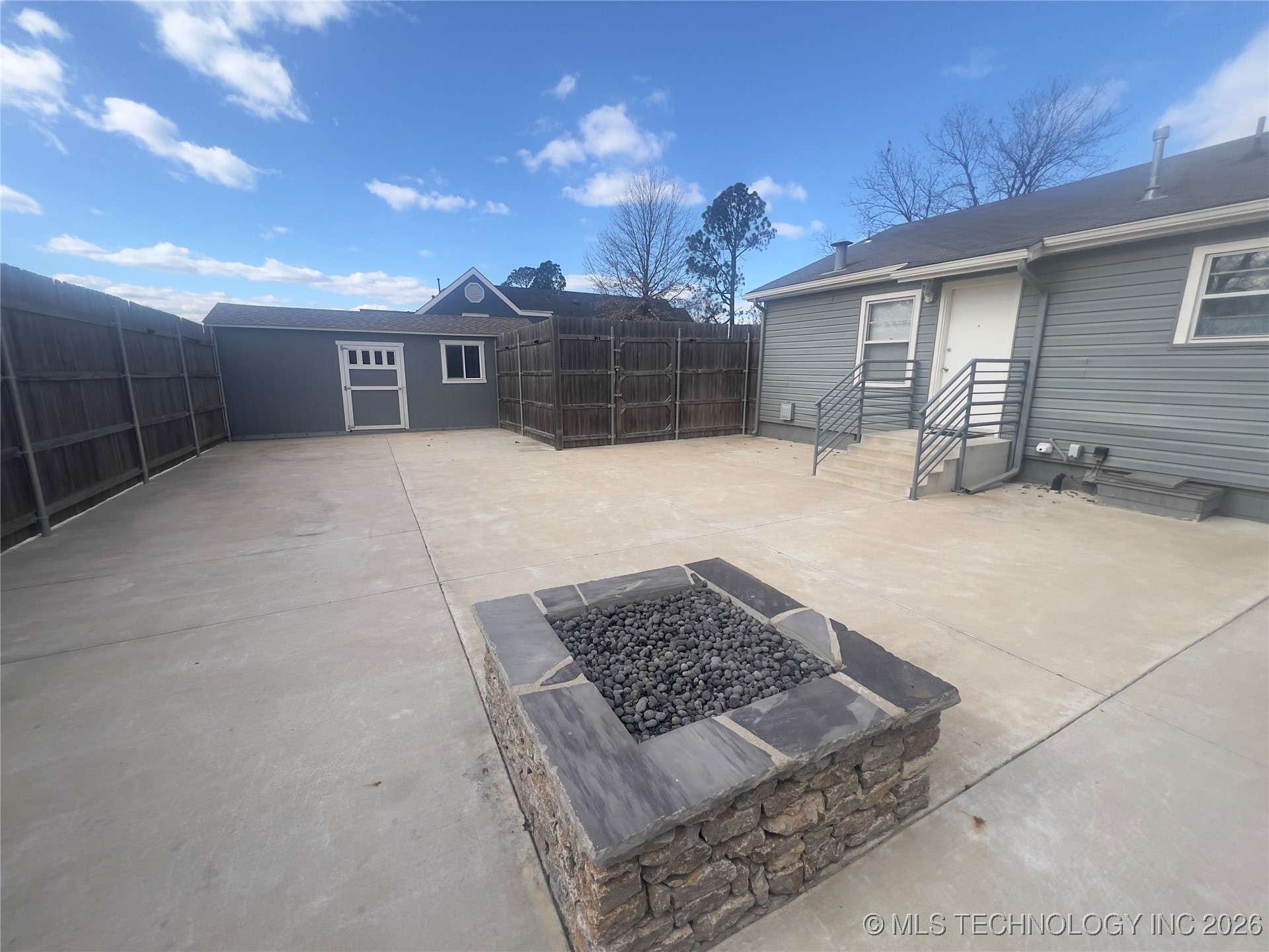 409 W Washington Street Property Photo 25