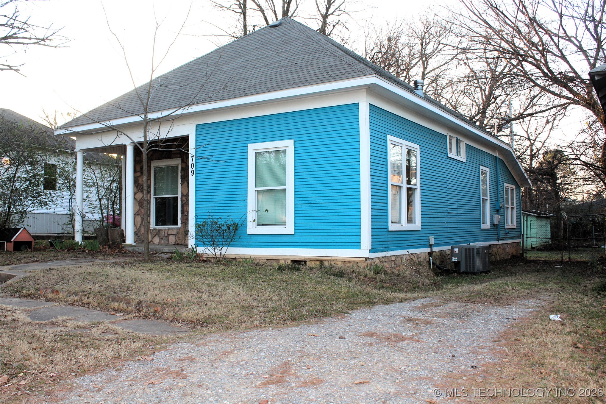 709 N 6th Property Photo 3