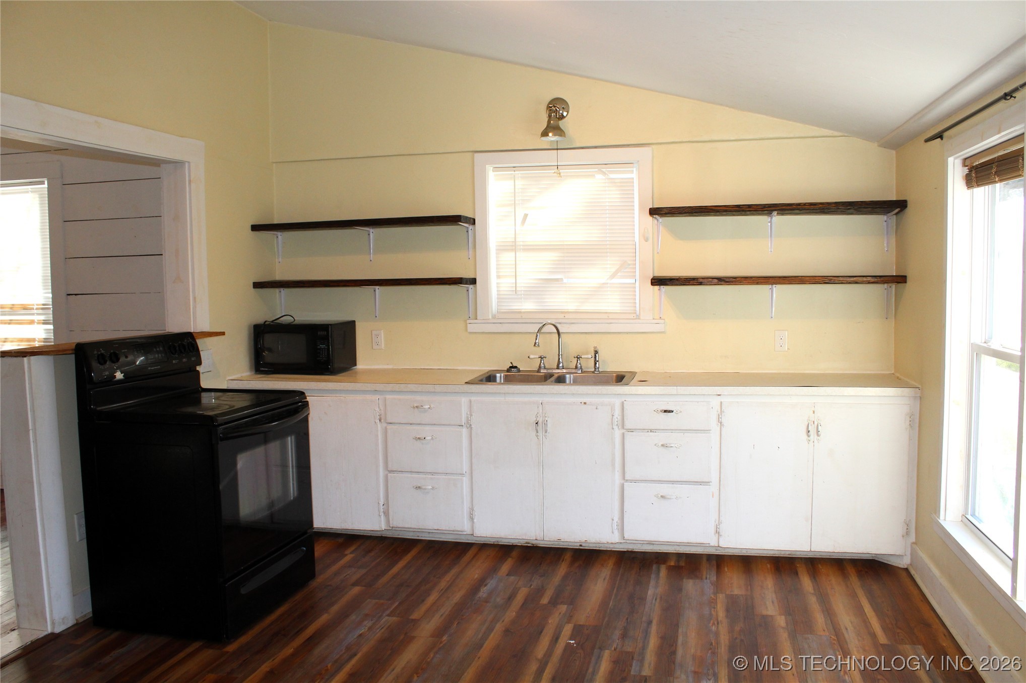 709 N 6th Property Photo 8