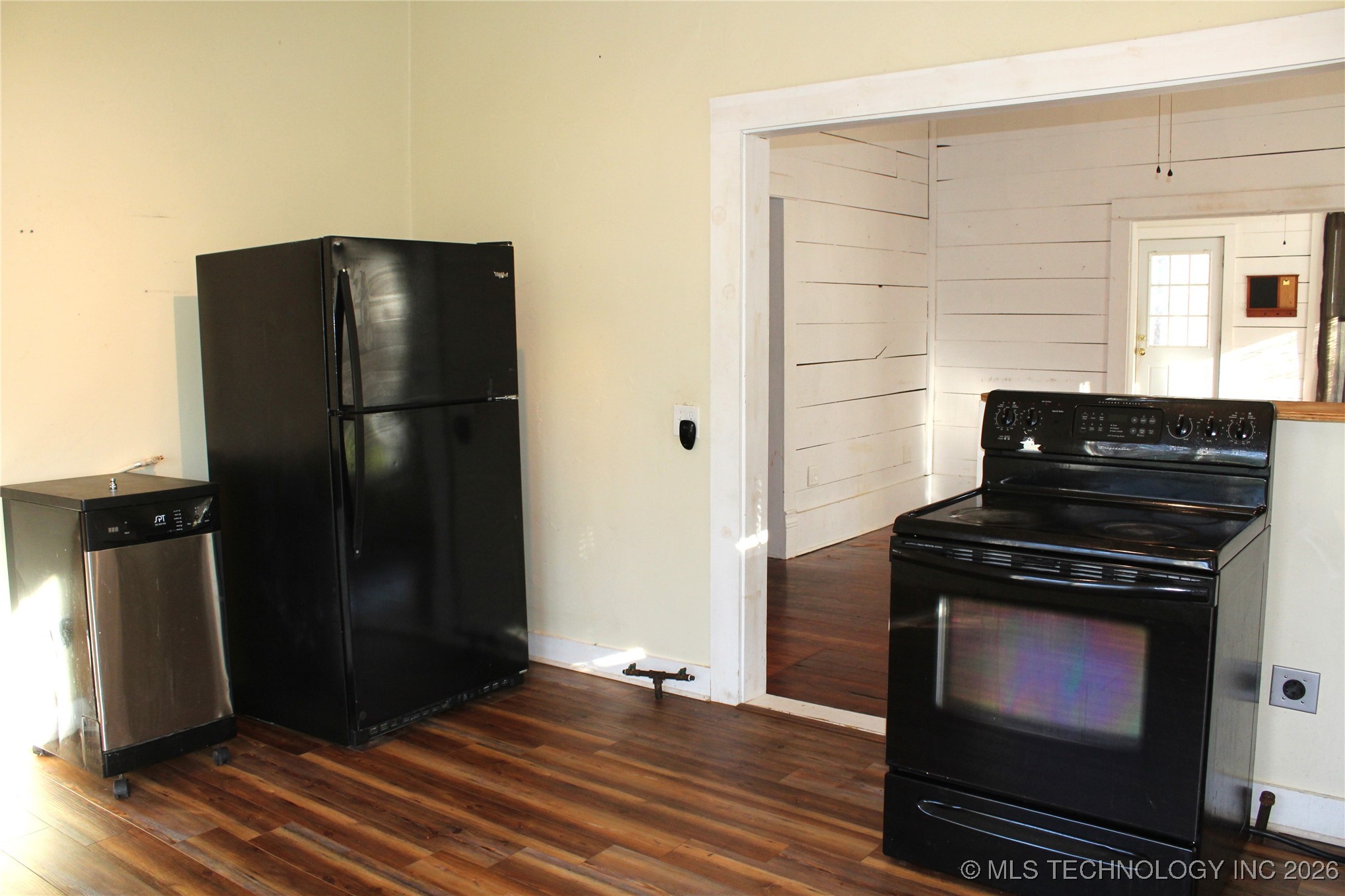 709 N 6th Property Photo 9