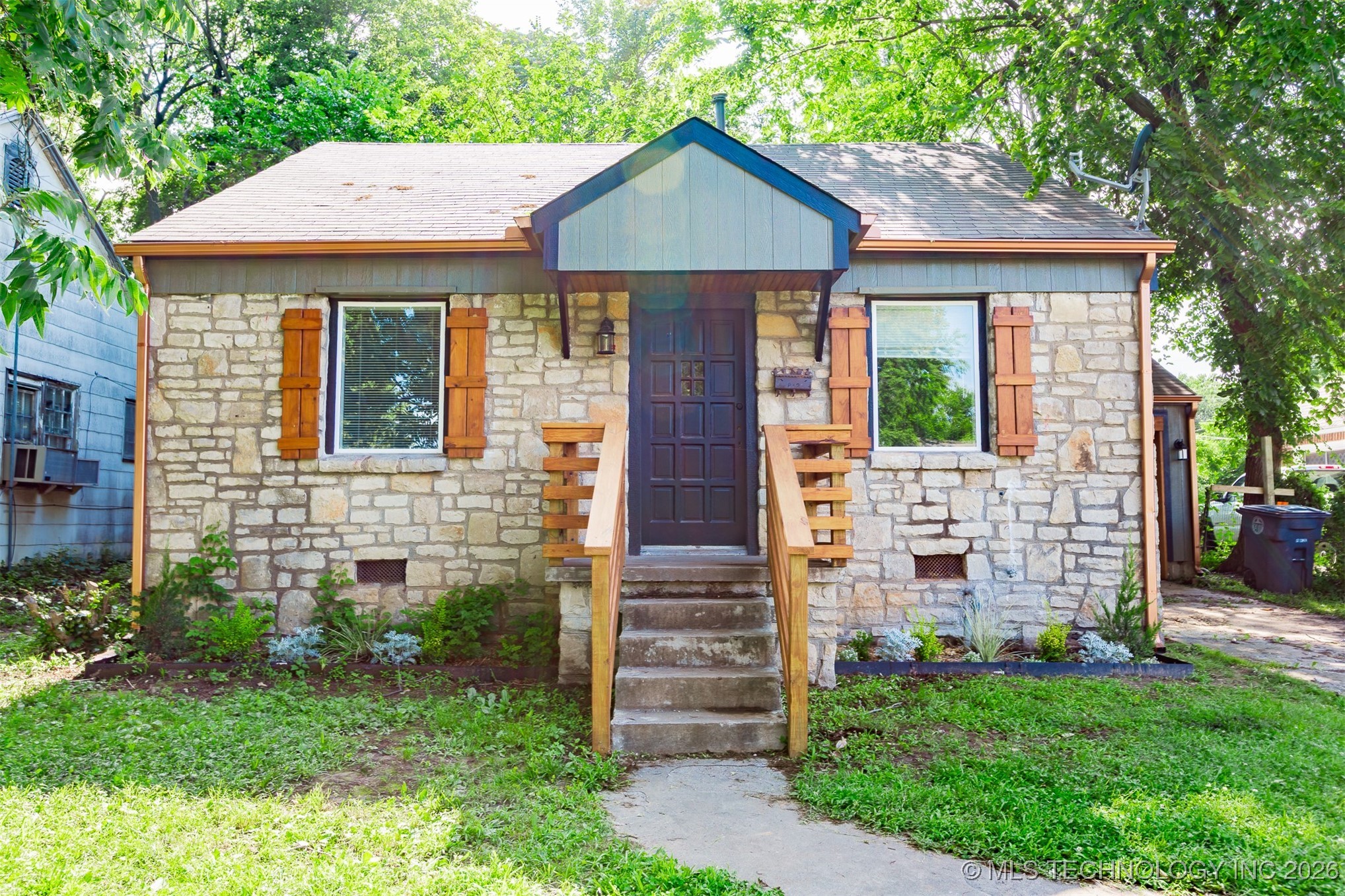 812 N Delaware Place Property Photo 1