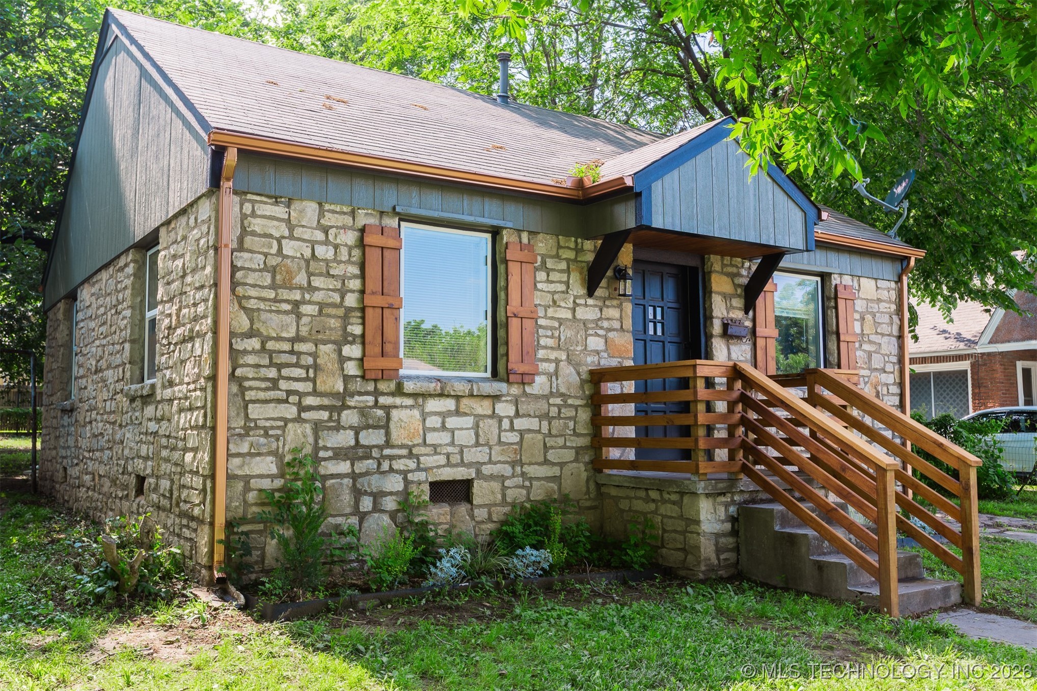 812 N Delaware Place Property Photo 2