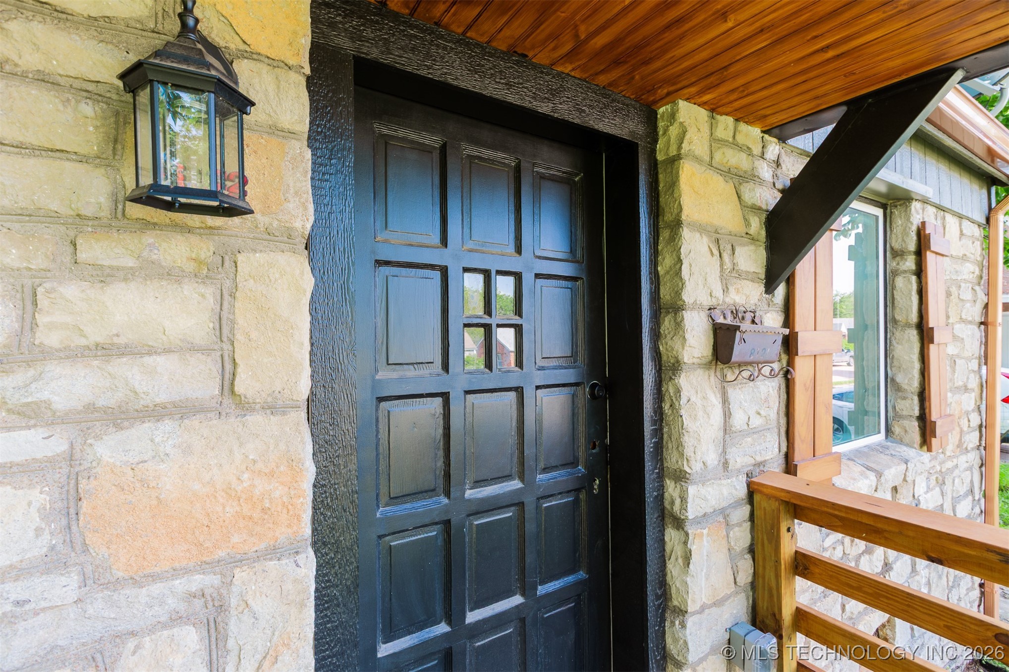 812 N Delaware Place Property Photo 6