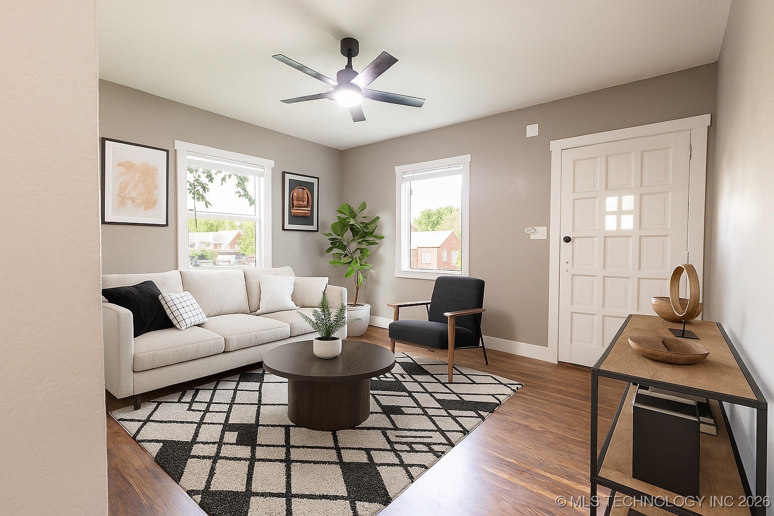 812 N Delaware Place Property Photo 7