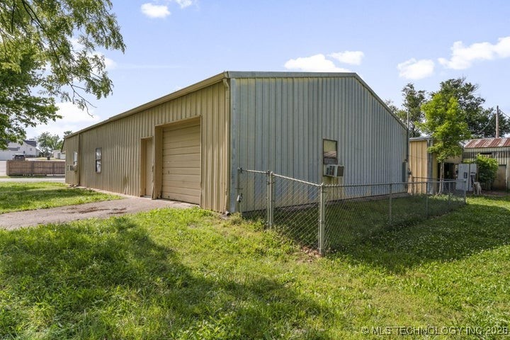 423 S Hazel Street Property Photo 2