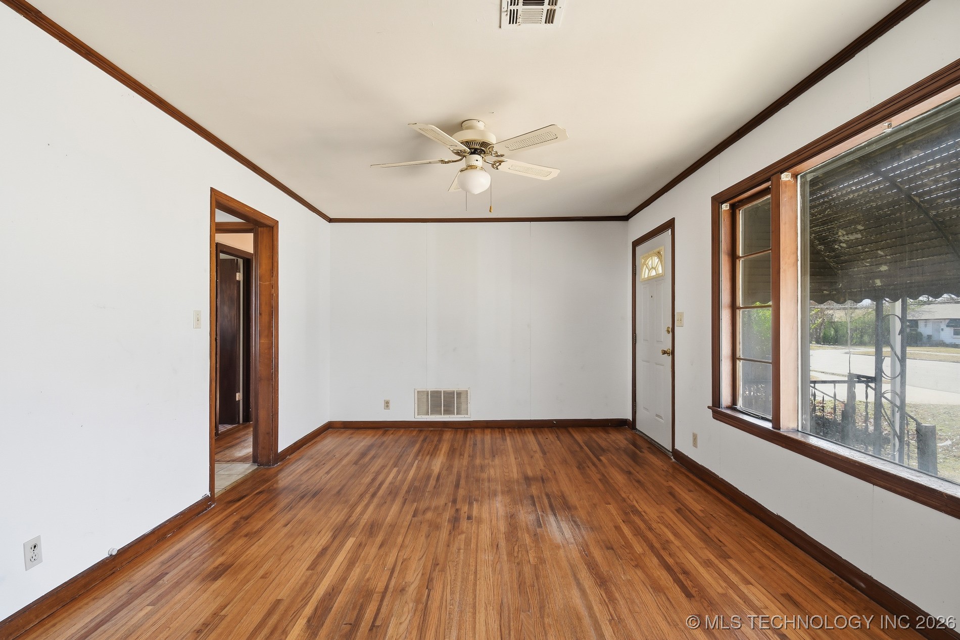 1215 N Yale Avenue Property Photo 6