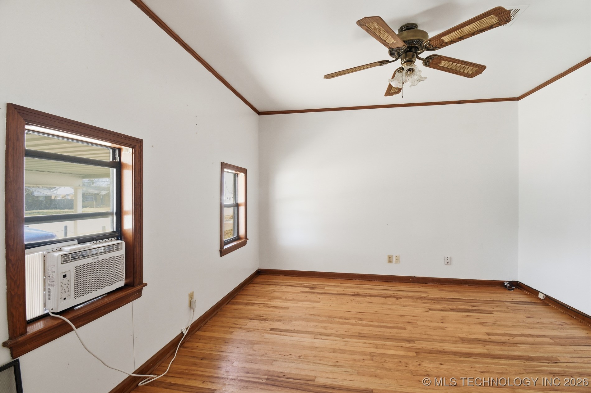 1215 N Yale Avenue Property Photo 7