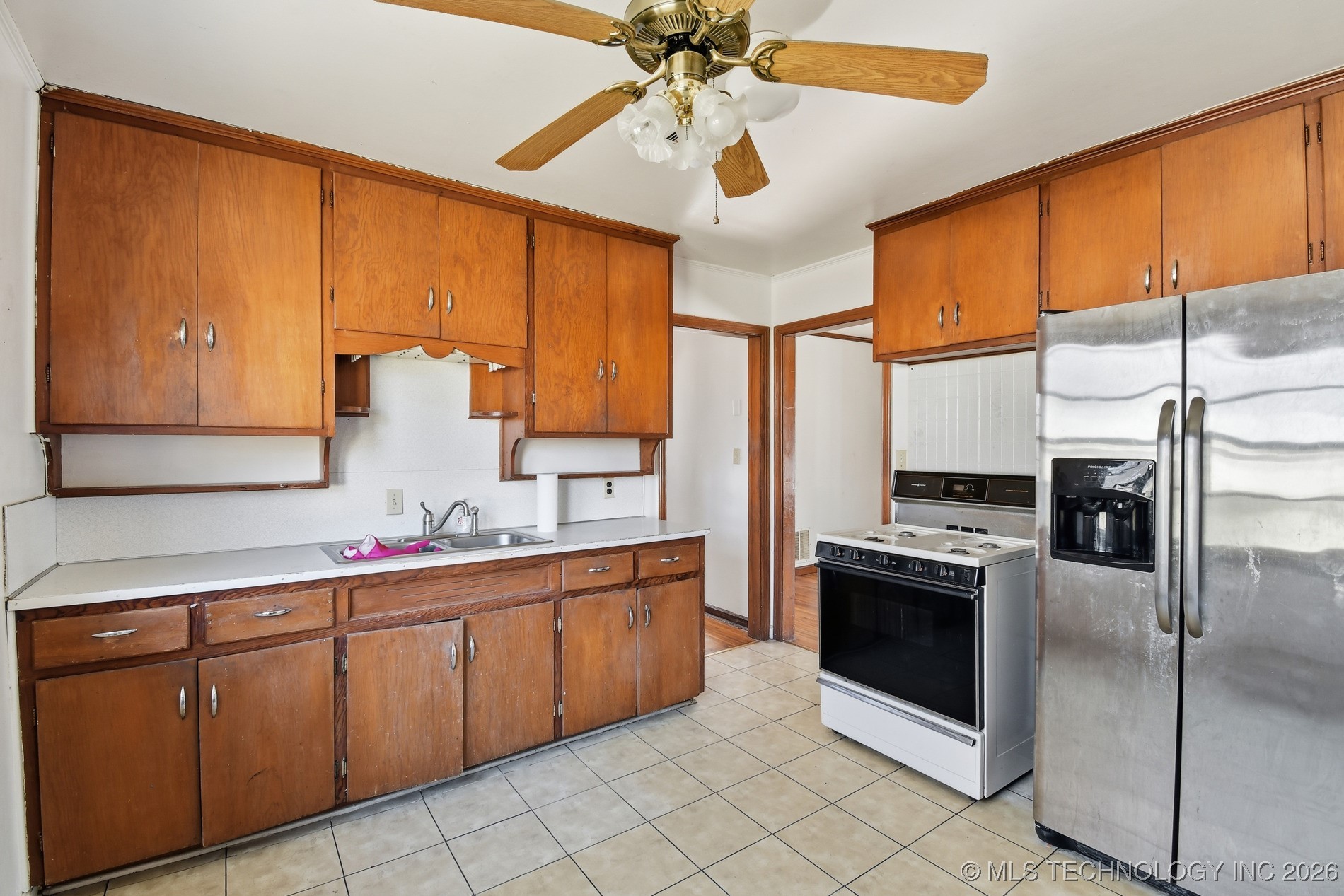 1215 N Yale Avenue Property Photo 10