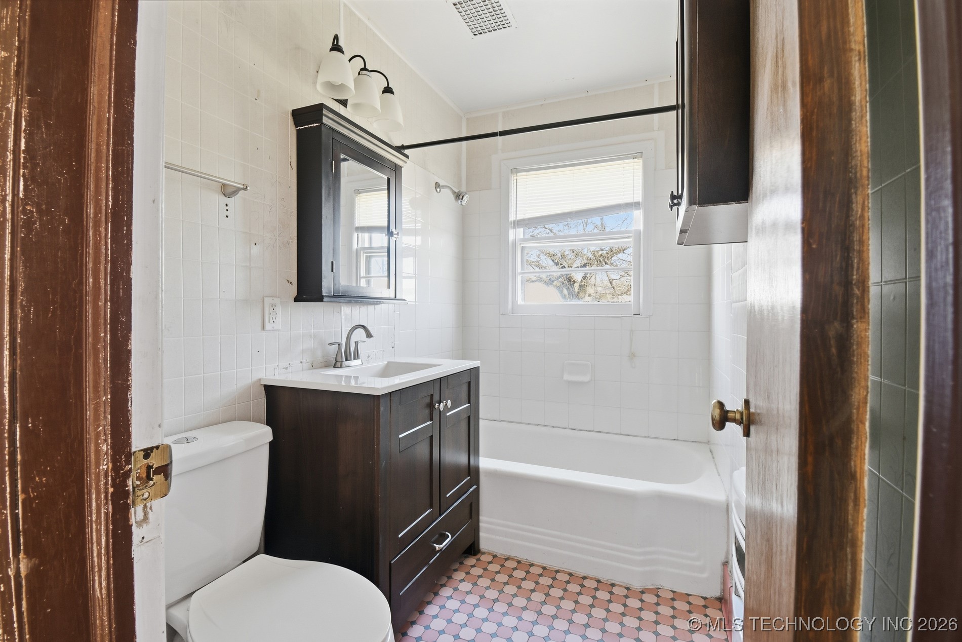 1215 N Yale Avenue Property Photo 11