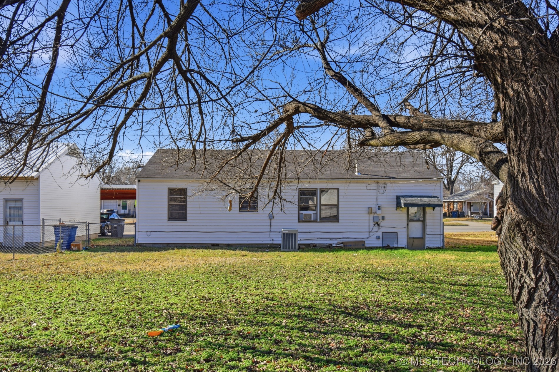 1215 N Yale Avenue Property Photo 15