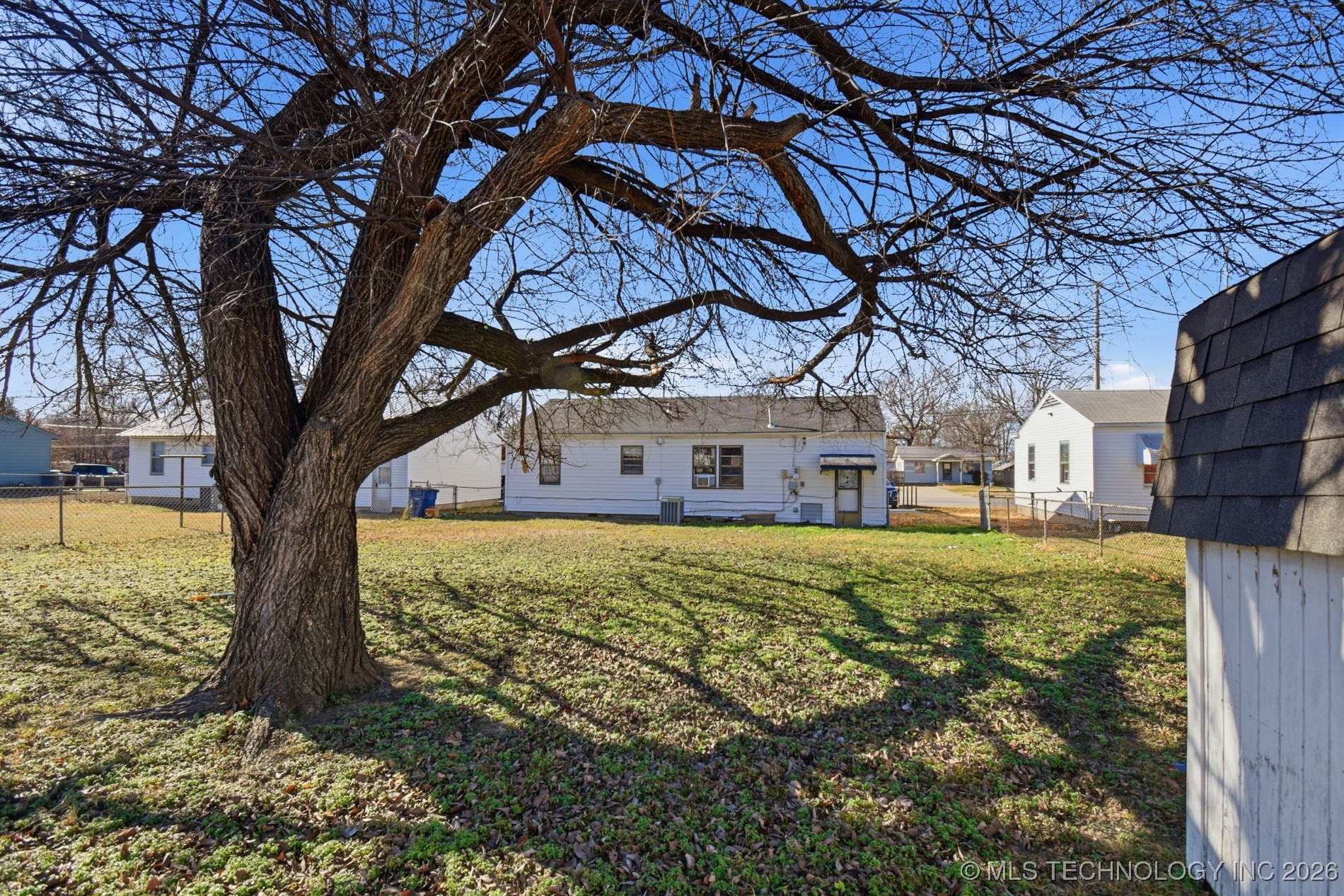 1215 N Yale Avenue Property Photo 16