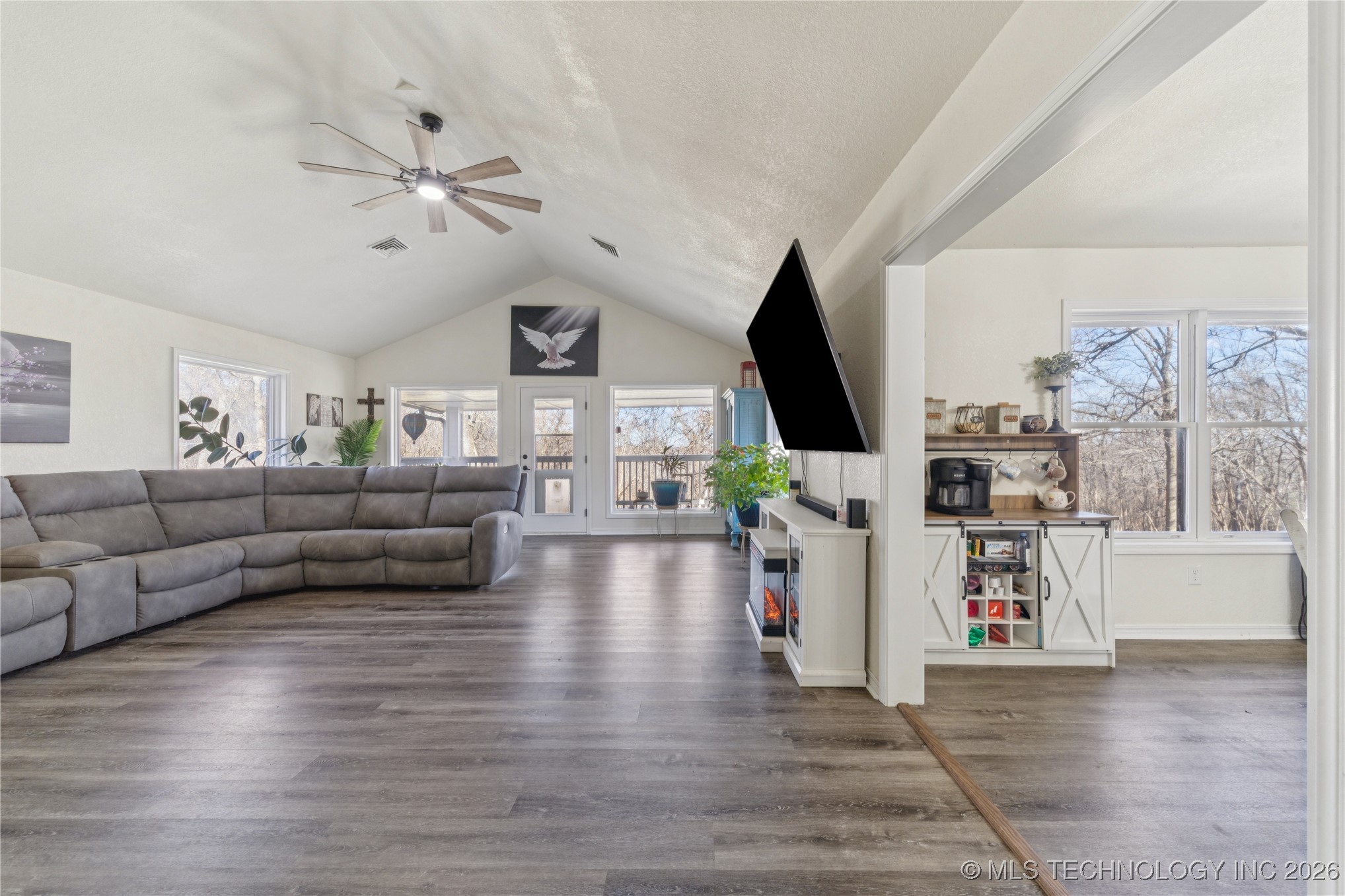 1701 N Hopi Street Property Photo 3