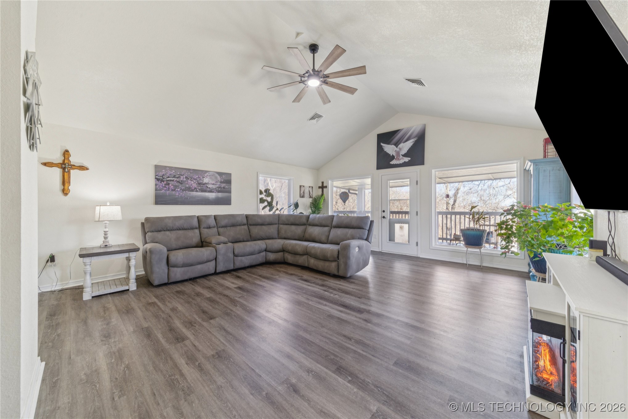 1701 N Hopi Street Property Photo 4