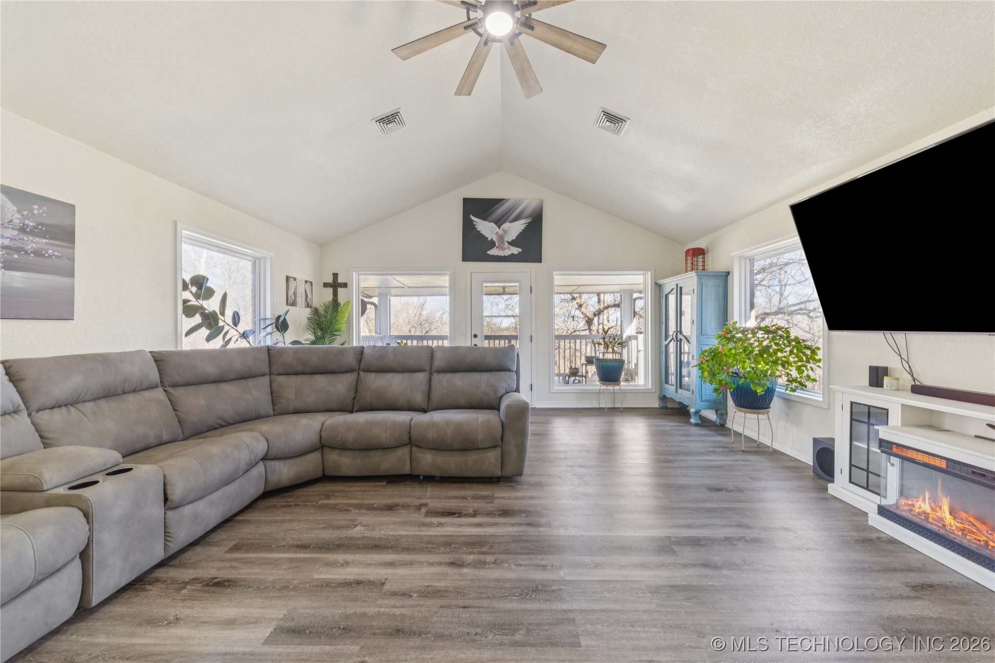 1701 N Hopi Street Property Photo 5