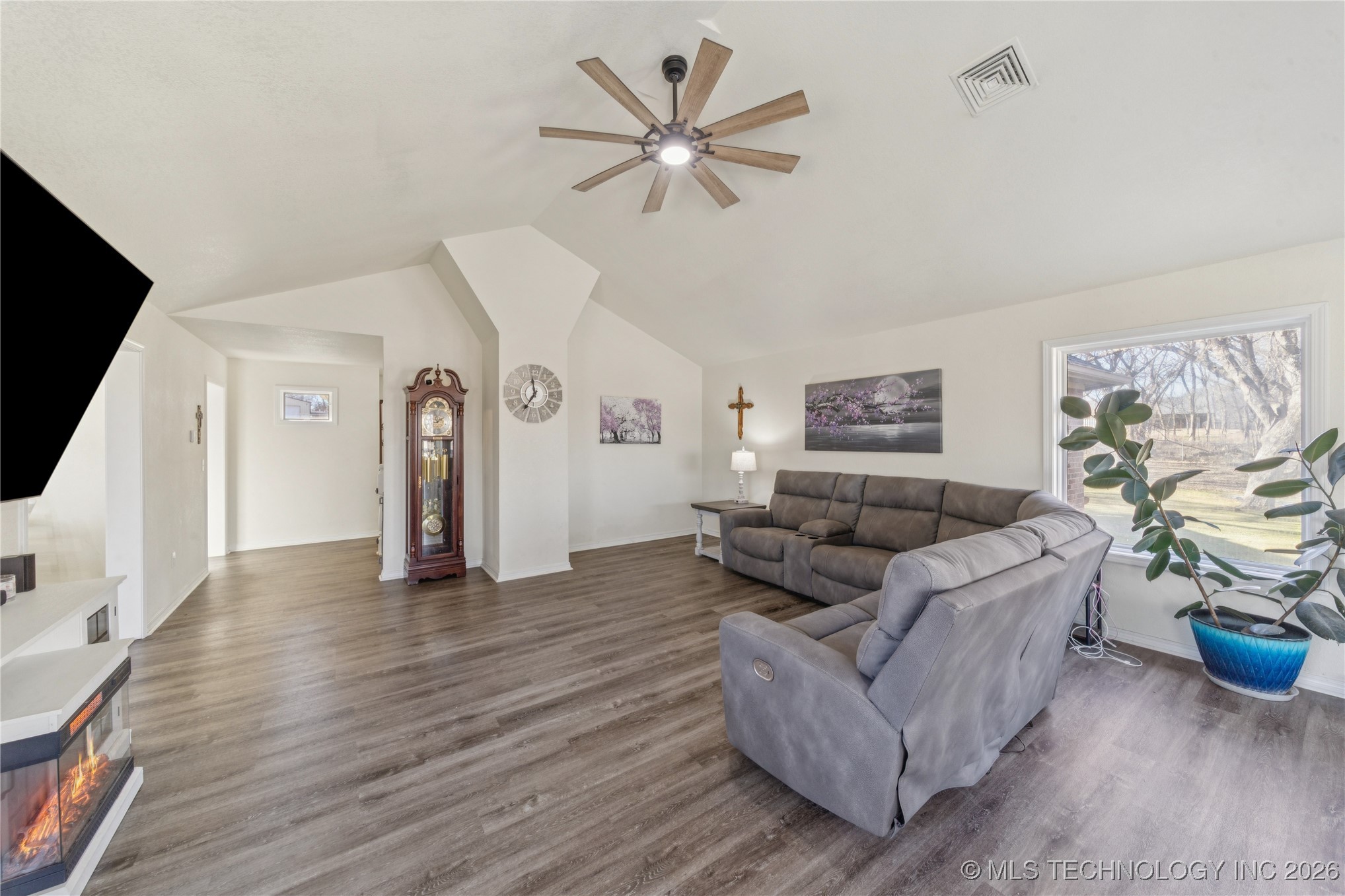 1701 N Hopi Street Property Photo 7